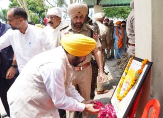 ਮੁੱਖ ਮੰਤਰੀ ਨੇ ਹਜ਼ਾਰਾਂ ਹੋਰ ਲੋਕਾਂ ਨਾਲ ਮਿਲ ਕੇ ਮੈਰਾਥਨ ਦੌੜਾਕ ਫੌਜਾ ਸਿੰਘ ਨੂੰ ਦਿੱਤੀ ਅੰਤਿਮ ਵਿਦਾਈ * ਫੌਜਾ ਸਿੰਘ ਦੀ ਸਖ਼ਤ ਮਿਹਨਤ, ਸਮਰਪਣ ਅਤੇ ਲਗਨ ਹਮੇਸ਼ਾ ਨੌਜਵਾਨ ਪੀੜ੍ਹੀਆਂ ਨੂੰ ਪ੍ਰੇਰਿਤ ਕਰੇਗੀ: ਮੁੱਖ ਮੰਤਰੀ