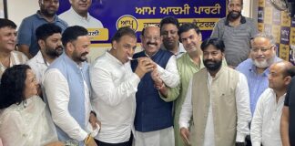 ਆਪ ਨੇਤਾ ਨਿਤਿਨ ਕੋਹਲੀ ਦੇ ਦਫ਼ਤਰ ‘ਚ ਅਰਵਿੰਦ ਕੇਜਰੀਵਾਲ ਦਾ ਜਨਮਦਿਨ ਮਨਾਇਆ