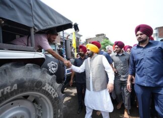 ਮੁੱਖ ਮੰਤਰੀ ਵੱਲੋਂ ਪੰਜਾਬ ਸਰਕਾਰ ਦਾ ਹੈਲੀਕਾਪਟਰ ਬਚਾਅ ਤੇ ਰਾਹਤ ਕਾਰਜਾਂ ਲਈ ਤਾਇਨਾਤ, ਕੈਬਨਿਟ ਸਾਥੀਆਂ ਨਾਲ ਹੜ੍ਹ ਪ੍ਰਭਾਵਿਤ ਇਲਾਕਿਆਂ ਦਾ ਦੌਰਾ