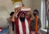 ਹੜ੍ਹ ਸੰਕਟ ਵਿੱਚ ਗੁਰੂ ਸਾਹਿਬ ਦੇ ਪਵਿੱਤਰ ਸਰੂਪ ਦੀ ਸੇਵਾ, ‘ਆਪ’ ਵਿਧਾਇਕ ਨੇ ਗੁਰੂ ਸਾਹਿਬ ਦਾ ਪਵਿੱਤਰ ਸਰੂਪ ਕੀਤਾ ਸੁਰੱਖਿਅਤ