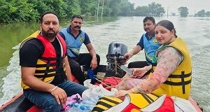 ਕਿਸ਼ਤੀ ਰਾਹੀਂ ਹੜ੍ਹ ਪ੍ਰਭਾਵਿਤ ਖੇਤਰਾਂ ਵਿੱਚ ਦਿੱਤੀਆਂ ਜਾ ਰਹੀਆਂ ਹਨ ਸਿਹਤ ਸੇਵਾਵਾਂ – ਡਾ. ਪ੍ਰੇਮ ਕੁਮਾਰ