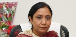 ਵਰਦੇ ਮੀਂਹ ਵਿੱਚ ਰਾਹਤ ਸਮੱਗਰੀ ਲੈ ਕੇ ਪਹੁੰਚੇ ਮੰਤਰੀ ਅਤੇ ਵਿਧਾਇਕ