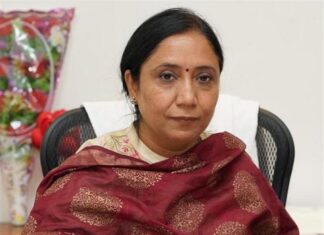 ਵਰਦੇ ਮੀਂਹ ਵਿੱਚ ਰਾਹਤ ਸਮੱਗਰੀ ਲੈ ਕੇ ਪਹੁੰਚੇ ਮੰਤਰੀ ਅਤੇ ਵਿਧਾਇਕ