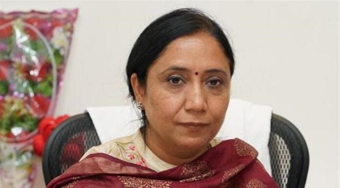 ਵਰਦੇ ਮੀਂਹ ਵਿੱਚ ਰਾਹਤ ਸਮੱਗਰੀ ਲੈ ਕੇ ਪਹੁੰਚੇ ਮੰਤਰੀ ਅਤੇ ਵਿਧਾਇਕ