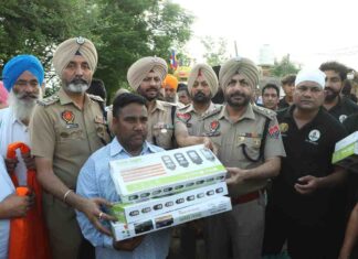 ਹੜ ਪੀੜਤ ਪਰਿਵਾਰਾਂ ਦੀ ਸਹਾਇਤਾ ਲਈ ਡਾ. ਬੀ. ਆਰ. ਅੰਬੇਦਕਰ ਕਲੱਬ (ਯੂ.ਐਸ.ਏ.) ਅਮਰੀਕਾ ਫਿਲੌਰ,ਡਾ. ਬੀ. ਆਰ. ਅੰਬੇਦਕਰ ਸੈਨਾ ਪੰਜਾਬ ਅਤੇ ਸ. ਹਰਵਿੰਦਰ ਸਿੰਘ ਵਿਰਕ ਐੱਸ.ਐੱਸ.ਪੀ ਜਲੰਧਰ ਦਿਹਾਤੀ ਪੁਲਿਸ ਦੀ ਸਾਂਝੀ ਪਹੁੰਚ