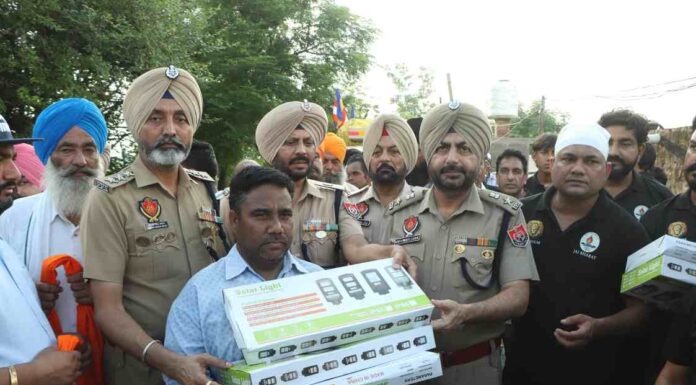 ਹੜ ਪੀੜਤ ਪਰਿਵਾਰਾਂ ਦੀ ਸਹਾਇਤਾ ਲਈ ਡਾ. ਬੀ. ਆਰ. ਅੰਬੇਦਕਰ ਕਲੱਬ (ਯੂ.ਐਸ.ਏ.) ਅਮਰੀਕਾ ਫਿਲੌਰ,ਡਾ. ਬੀ. ਆਰ. ਅੰਬੇਦਕਰ ਸੈਨਾ ਪੰਜਾਬ ਅਤੇ ਸ. ਹਰਵਿੰਦਰ ਸਿੰਘ ਵਿਰਕ ਐੱਸ.ਐੱਸ.ਪੀ ਜਲੰਧਰ ਦਿਹਾਤੀ ਪੁਲਿਸ ਦੀ ਸਾਂਝੀ ਪਹੁੰਚ