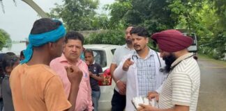 ਸਿਹਤ ਵਿਭਾਗ ਦੀ ਟੀਮ ਵੱਲੋਂ ਹੜ੍ਹ ਪੀੜਤਾਂ ਨੂੰ ਸਿਹਤ ਸੰਭਾਲ ਸਬੰਧੀ ਵੀ ਕੀਤਾ ਜਾ ਰਿਹਾ ਹੈ ਜਾਗਰੂਕ – ਡਾ. ਪ੍ਰੇਮ ਕੁਮਾਰ