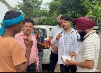 ਸਿਹਤ ਵਿਭਾਗ ਦੀ ਟੀਮ ਵੱਲੋਂ ਹੜ੍ਹ ਪੀੜਤਾਂ ਨੂੰ ਸਿਹਤ ਸੰਭਾਲ ਸਬੰਧੀ ਵੀ ਕੀਤਾ ਜਾ ਰਿਹਾ ਹੈ ਜਾਗਰੂਕ – ਡਾ. ਪ੍ਰੇਮ ਕੁਮਾਰ