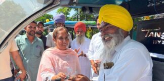 ਵਾਤਾਵਰਨ ਸੁਰੱਖਿਆ ਤੇ ਰੋਜ਼ਗਾਰ ਵੱਲ ਵੱਡਾ ਕਦਮ, ਮਾਨ ਸਰਕਾਰ ਨੇ ਲੋੜਵੰਦਾਂ ਨੂੰ ਵੰਡੇ ਈ-ਰਿਕਸ਼ਾ