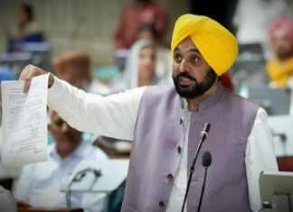 ਹੜ੍ਹ ਪੀੜਤਾਂ ਲਈ ਪੰਜਾਬ ਸਰਕਾਰ ਦਾ ਵੱਡਾ ਐਲਾਨ! ਵਧਾਈ ਗਈ ਰਾਹਤ ਰਾਸ਼ੀ, 15 ਅਕਤੂਬਰ ਤੋਂ ਮਿਲਣਗੇ ਮੁਆਵਜ਼ੇ ਦੇ ਚੈੱਕ, CM ਬੋਲੇ- ਦੀਵਾਲੀ ਤੋਂ ਪਹਿਲਾਂ ਹੀ ਪੰਜਾਬੀਆਂ ਦੇ ਚਿਹਰਿਆਂ ‘ਤੇ ਖੁਸ਼ੀ ਦੇ ਦੀਵੇ ਜਲਾਵਾਂਗੇ