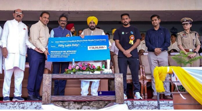 ਸੰਕਟ ਦੇ ਸਮੇਂ ਇਕੱਠੇ : ਨਿਤਿਨ ਕੋਹਲੀ ਨੇ ‘ਮਿਸ਼ਨ ਚੜ੍ਹਦੀ ਕਲਾ’ ਤਹਿਤ ਹੜ੍ਹ ਰਾਹਤ ਫੰਡ ਵਿੱਚ ₹50 ਲੱਖ ਦਾ ਯੋਗਦਾਨ ਪਾਇਆ