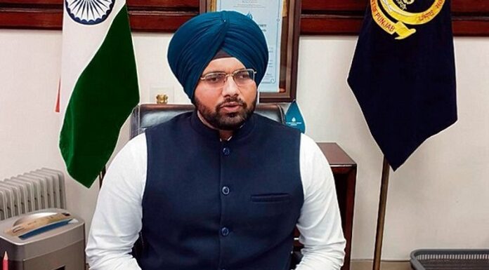 ਪਿੰਡ ਧੈਂਗੜਪੁਰ ਵਿਖੇ ਬੰਨ੍ਹ ਨੂੰ ਲੱਗੀ ਢਾਅ ਨੂੰ ਸਮੇਂ ਸਿਰ ਵਧਣ ਤੋਂ ਰੋਕਿਆ