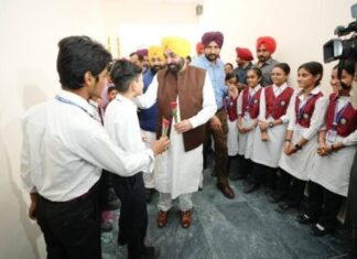 ਹਰ ਬੱਚੇ ਲਈ ‘ਸੁਪਨਿਆਂ ਦਾ ਰਨਵੇ’ ਬਣੇ ‘ਸਕੂਲ ਆਫ਼ ਐਮੀਨੈਂਸ’! CM ਮਾਨ ਦੇ ‘ਆਧੁਨਿਕ ਯੁੱਗ ਦੇ ਮੰਦਿਰ’ ਲਿਆਏ ਉੱਜਵਲ ਭਵਿੱਖ, ਜਾਣੋ ਨਵੀਆਂ ਸਹੂਲਤਾਂ!