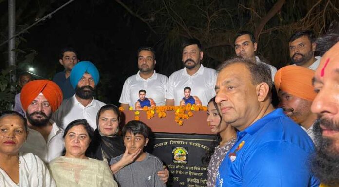 ਪ੍ਰਸਿੱਧ ਬਾਡੀ ਬਿਲਡਰ ਵਰਿੰਦਰ ਸਿੰਘ ਘੁੰਮਣ ਦੇ ਨਾਮ ‘ਤੇ ਡੀ.ਸੀ. ਅਤੇ ਪੁਲਿਸ ਕਮਿਸ਼ਨਰ ਰੈਜ਼ਿਡੈਂਸ ਪਾਰਕ ਦਾ ਨਾਂਕਰਨ, ਵਰਿੰਦਰ ਸਿੰਘ ਘੁੰਮਣ ਦੇ ਬੱਚਿਆਂ ਨੇ ਕੀਤਾ ਉਦਘਾਟਨ — ਨਿਤਿਨ ਕੋਹਲੀ ਦੀ ‘ਫਿਟ ਸੈਂਟਰਲ’ ਪਹਿਲ ਦਾ ਹਿੱਸਾ