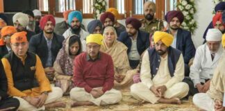 ਭਗਵੰਤ ਮਾਨ ਅਤੇ ਅਰਵਿੰਦ ਕੇਜਰੀਵਾਲ ਨੇ ਸੰਗਤ ਵਿੱਚ ਸ਼ਾਮਲ ਹੋ ਕੇ ਸੂਬੇ ਦੀ ਤਰੱਕੀ ਅਤੇ ਪੰਜਾਬੀਆਂ ਦੀ ਖ਼ੁਸ਼ਹਾਲੀ ਲਈ ਕੀਤੀ ਅਰਦਾਸ