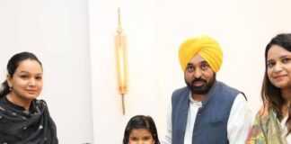 ਧੀਆਂ ਦੀ ਪਹਿਲੀ ਕਮਾਈ ਦੂਜਿਆਂ ਲਈ ਬਣੀ ਉਮੀਦ 7 ਅਤੇ 6 ਸਾਲ ਦੀਆਂ ਭੈਣਾਂ ਨੇ ਹੜ੍ਹ ਪੀੜਤਾਂ ਲਈ ਵਰਕਸ਼ਾਪ ਦੀ ਕਮਾਈ ਕੀਤੀ ਦਾਨ , ਮੁੱਖ ਮੰਤਰੀ ਮਾਨ ਨੇ ਕੀਤੀ ਪ੍ਰਸ਼ੰਸਾ ”