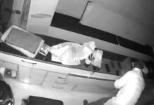 ਸ੍ਰੀ ਮੁਕਤਸਰ ਸਾਹਿਬ : ਸ਼ੇਰ ਸਿੰਘ ਚੌਂਕ ‘ਚ ਦਰਮਿਆਨੀ ਰਾਤ ਵੱਡੀ ਚੋਰੀ: ਮੁੰਹ ਬੰਨ੍ਹੇ ਚੋਰ 20 ਮੋਬਾਇਲ ਤੇ 2 ਲੱਖ ਰੁਪਏ ਕੈਸ਼ ਲੈ ਭੱਜੇ