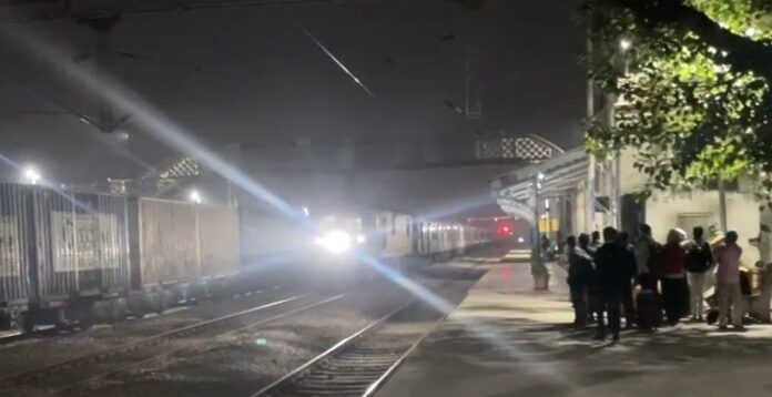 ਖੰਨਾ ‘ਚ ਦਿਲ ਦਹਿਲਾ ਦੇਣ ਵਾਲਾ ਰੇਲ ਹਾਦਸਾ: ਪਟੜੀ ਪਾਰ ਕਰਦੀ ਮਾਂ ਤੇ ਉਸਦਾ 2 ਸਾਲ ਦਾ ਬੇਟਾ ਜਨਸੇਵਾ ਐਕਸਪ੍ਰੈੱਸ ਦੀ ਚਪੇਟ ‘ਚ, ਮੌਕੇ ‘ਤੇ ਹੀ ਮੌਤ