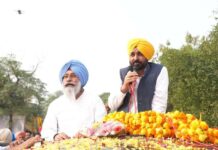 “ ਮੈਂ ਮੁੱਖ ਮੰਤਰੀ ਨਹੀਂ , ਦੁੱਖਮੰਤਰੀ ਹਾਂ!” ਮਾਨ ਨੇ ਤਰਨਤਾਰਨ ਵਿੱਚ ਇਹ ਕਹਾਣੀ ਸੁਣਾਉਂਦਿਆਂ ਸਾਰਿਆਂ ਨੂੰ ਕੀਤਾ ਭਾਵੁਕ – ਉਨ੍ਹਾਂ ਕਿਹਾ, “ਇਹ ਚੋਣ ਕੁਰਸੀ ਦਾ ਨਹੀਂ ,ਤੁਹਾਡੇ ਬੱਚਿਆਂ ਦਾ ਭਵਿੱਖ ਕਰੇਗੀ ਤੈਅ