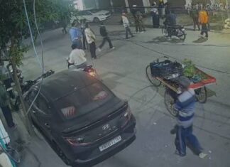 ਜਲੰਧਰ : ਮਿੱਠੂ ਬਸਤੀ ‘ਚ ਚੱਲੀਆਂ ਗੋਲੀਆਂ, ਸੀਸੀਟੀਵੀ ਵੀਡੀਓ ਆਈ ਸਾਹਮਣੇ; ਸਾਲ੍ਹੇ ਤੇ ਸਾਂਢੂ ਨੇ 24 ਬਦਮਾਸ਼ਾਂ ਨਾਲ ਮਿਲ ਕੇ ਕੀਤਾ ਹਮਲਾ