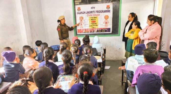 ਮਾਨ ਸਰਕਾਰ ਦੀ ਪੰਜਾਬ ਪੁਲਿਸ: ਬੱਚਿਆਂ ਨੂੰ ਬਣਾ ਰਹੀ ਕੱਲ੍ਹ ਦੇ ਰਾਖੇ, ‘ਸਾਈਬਰ ਜਾਗੋ’ ਤੋਂ ‘ਸਾਂਝ’ ਤੱਕ – ਬੱਚਿਆਂ ਨੂੰ ਬਣਾ ਰਹੇ ਸਾਈਬਰ ਸੁਰੱਖਿਆ ਦੇ ਯੋਧੇ