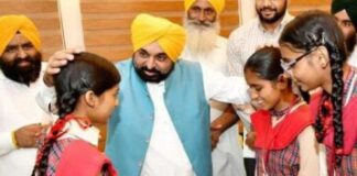 ਮਾਨ ਸਰਕਾਰ ਲਈ ਔਰਤਾਂ ਦੀ ਸਿਹਤ ਇੱਕ ਤਰਜੀਹ ਹੈ! ਪੰਜਾਬ ਵਿੱਚ 1.3 ਮਿਲੀਅਨ ਤੋਂ ਵੱਧ ਔਰਤਾਂ ‘ਨਵੀ ਦਿਸ਼ਾ’ ਰਾਹੀਂ ਹਰ ਮਹੀਨੇ ਪ੍ਰਾਪਤ ਕਰ ਰਹੀਆਂ ਹਨ ਮੁਫ਼ਤ ਸੈਨੇਟਰੀ ਪੈਡ