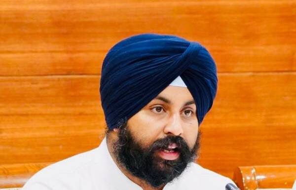 ਮਾਨ ਸਰਕਾਰ ਦੀ ਅਗਵਾਈ ਹੇਠ, ਪੰਜਾਬ ਬਣਿਆ ਦੇਸ਼ ਦਾ ‘ਕਰੀਅਰ ਕੈਪੀਟਲ’ , IIT ਮਦਰਾਸ ਦੀ ਟ੍ਰੇਨਿੰਗ ਦੁਆਰਾ 5000+ ਅਧਿਆਪਕ ਬਣਨਗੇ ‘ਟਰੇਂਡ ਕਰੀਅਰ ਕੌਂਸਲਰ’, 100 ਹਾਈ-ਡਿਮਾਂਡ ਨੌਕਰੀਆਂ ਬਾਰੇ ਹੋਣਗੇ ਜਾਣੂ