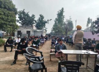 ਸਿਹਤ ਵਿਭਾਗ ਦੀ ਟੀਮ ਵੱਲੋਂ ਵਿਦਿਆਰਥੀਆਂ ਨੂੰ ਕੀਤਾ ਗਿਆ ਡੇਂਗੂ ਸੰਬੰਧੀ ਜਾਗਰੂਕ – ਡਾ. ਪ੍ਰੇਮ ਕੁਮਾਰ