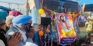 ਕੈਬਨਿਟ ਮੰਤਰੀਆਂ ਤੇ ਲੋਕ ਸਭਾ ਮੈਂਬਰ ਨੇ ਸ੍ਰੀ ਗੁਰੂ ਰਵਿਦਾਸ ਜੀ ਦਾ ਪ੍ਰਕਾਸ਼ ਪੁਰਬ ਮਨਾਉਣ ਲਈ ਸ਼ਰਧਾਲੂਆਂ ਵਾਲੀ ਟ੍ਰੇਨ ਬਨਾਰਸ ਲਈ ਕੀਤੀ ਰਵਾਨਾ