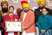 ਮੁੱਖ ਮੰਤਰੀ ਮਾਨ ਨੇ 2.7 ਲੱਖ ਦਲਿਤ ਵਿਦਿਆਰਥੀਆਂ ਨੂੰ 271 ਕਰੋੜ ਦਾ ਵਜ਼ੀਫਾ ਵੰਡਿਆ, ਕਿਹਾ – ‘ਆਪ ਨੂੰ ਨੌਜਵਾਨਾਂ ਦਾ ਫਿਕਰ, ਵਿਰੋਧੀਆਂ ਨੂੰ ਆਪਣੇ ਪਰਿਵਾਰਾਂ ਦੀ’