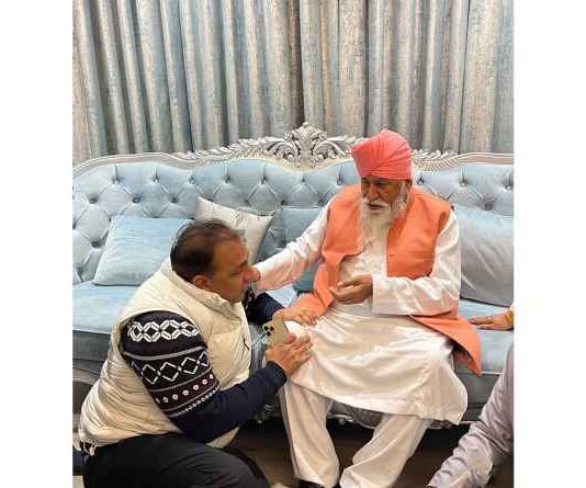 ਨਿਤਿਨ ਕੋਹਲੀ ਨੇ ਡੇਰਾ ਸੰਤ ਸਰਵਣ ਦਾਸ ਜੀ ਸੱਚਖੰਡ ਬੱਲਾਂ ਦੇ ਮੌਜੂਦਾ ਗੱਦੀ ਨਸ਼ੀਨ ਸੰਤ ਸ਼੍ਰੀ ਨਿਰੰਜਨ ਦਾਸ ਜੀ ਮਹਾਰਾਜ ਤੋਂ ਅਸ਼ੀਰਵਾਦ ਪ੍ਰਾਪਤ ਕੀਤਾ