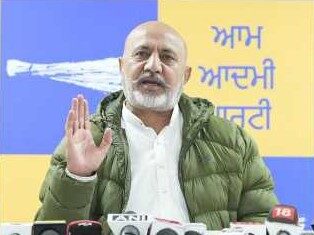 ਰਵਨੀਤ ਬਿੱਟੂ ਨੇ ਖੁਦ ਮੰਨਿਆ ਕਿ ਬਾਦਲਾਂ ਨਾਲ ਗਠਜੋੜ ਦਾ ਮਤਲਬ ਪੰਜਾਬ ਵਿੱਚ ਨਸ਼ਿਆਂ ਅਤੇ ਗੈਂਗਸਟਰਵਾਦ ਦੀ ਵਾਪਸੀ: ਆਪ