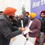 ਕੜਾਕੇ ਦੀ ਠੰਢ ਦੇ ਬਾਵਜੂਦ ਮੁੱਖ ਮੰਤਰੀ ਭਗਵੰਤ ਸਿੰਘ ਮਾਨ ਵੱਲੋਂ ਜਲੰਧਰ ਵਿੱਚ ਲੋਕ ਮਿਲਣੀ, ਕਿਹਾl ਲੋਕ ਮਿਲਣੀਆਂ ਪੰਜਾਬ ਦੇ ਵਿਕਾਸ ਨੂੰ ਤੇਜ਼ ਕਰਨ ਲਈ ਪ੍ਰੇਰਕ ਦਾ ਕੰਮ ਕਰਨਗੀਆਂ