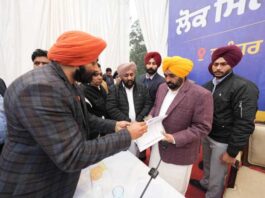 ਕੜਾਕੇ ਦੀ ਠੰਢ ਦੇ ਬਾਵਜੂਦ ਮੁੱਖ ਮੰਤਰੀ ਭਗਵੰਤ ਸਿੰਘ ਮਾਨ ਵੱਲੋਂ ਜਲੰਧਰ ਵਿੱਚ ਲੋਕ ਮਿਲਣੀ, ਕਿਹਾl ਲੋਕ ਮਿਲਣੀਆਂ ਪੰਜਾਬ ਦੇ ਵਿਕਾਸ ਨੂੰ ਤੇਜ਼ ਕਰਨ ਲਈ ਪ੍ਰੇਰਕ ਦਾ ਕੰਮ ਕਰਨਗੀਆਂ