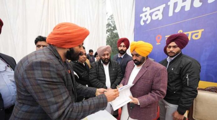 ਕੜਾਕੇ ਦੀ ਠੰਢ ਦੇ ਬਾਵਜੂਦ ਮੁੱਖ ਮੰਤਰੀ ਭਗਵੰਤ ਸਿੰਘ ਮਾਨ ਵੱਲੋਂ ਜਲੰਧਰ ਵਿੱਚ ਲੋਕ ਮਿਲਣੀ, ਕਿਹਾl ਲੋਕ ਮਿਲਣੀਆਂ ਪੰਜਾਬ ਦੇ ਵਿਕਾਸ ਨੂੰ ਤੇਜ਼ ਕਰਨ ਲਈ ਪ੍ਰੇਰਕ ਦਾ ਕੰਮ ਕਰਨਗੀਆਂ