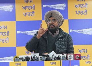 ਮਨਰੇਗਾ ਨੂੰ ਖਤਮ ਕਰਨ ਵਿੱਚ ਅਕਾਲੀ ਦਲ ਦੀ ਮਿਲੀਭੁਗਤ, ਅਕਾਲੀ ਦਲ ਦੀ ਚੁੱਪੀ ਭਾਜਪਾ ਨਾਲ ਉਨ੍ਹਾਂ ਦੇ ਗੁਪਤ ਸਮਝੌਤੇ ਦਾ ਪਰਦਾਫਾਸ਼ ਕਰਦੀ ਹੈ: ਕੁਲਦੀਪ ਧਾਲੀਵਾਲ