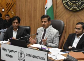 ‘ਪੰਜਾਬ ਸੜਕ ਸਫਾਈ ਮਿਸ਼ਨ’ ; ਡਿਪਟੀ ਕਮਿਸ਼ਨਰ ਨੇ ਅਧਿਕਾਰੀਆਂ ਵੱਲੋਂ ਗੋਦ ਲਈਆਂ ਸੜਕਾਂ ਦੇ ਸੁਚੱਜੇ ਰੱਖ-ਰਖਾਅ ਲਈ ਕੀਤੇ ਜਾ ਰਹੇ ਯਤਨਾਂ ਦੀ ਕੀਤੀ ਸਮੀਖਿਆ