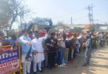 ਆਪ ਆਗੂਆਂ ਨੇ ਅੰਮ੍ਰਿਤਸਰ ਵਿੱਚ ਹਰਿਆਣਾ ਦੇ ਮੁੱਖ ਮੰਤਰੀ ਨਾਇਬ ਸਿੰਘ ਸੈਣੀ ਨੂੰ ਦਿਖਾਏ ਕਾਲੇ ਝੰਡੇ