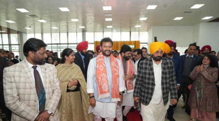 ਮੁੱਖ ਮੰਤਰੀ ਭਗਵੰਤ ਸਿੰਘ ਮਾਨ ਵੱਲੋਂ ਪ੍ਰਧਾਨ ਮੰਤਰੀ ਨੂੰ ਹਲਵਾਰਾ ਹਵਾਈ ਅੱਡੇ ਦਾ ਨਾਂ ਸ਼ਹੀਦ ਕਰਤਾਰ ਸਿੰਘ ਸਰਾਭਾ ਦੇ ਨਾਂ ‘ਤੇ ਰੱਖਣ ਦੀ ਅਪੀਲ