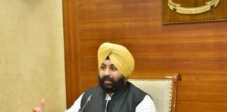 ਚਾਕਬੋਰਡਾਂ ਤੋਂ ਸਮਾਰਟ ਕਲਾਸਰੂਮਾਂ ਤੱਕ: ਭਗਵੰਤ ਮਾਨ ਸਰਕਾਰ ਨੇ ਪੰਜਾਬ ਦੇ ਸਰਕਾਰੀ ਸਕੂਲਾਂ ਵਿੱਚ ਲਿਆਂਦੀ ਡਿਜੀਟਲ ਕ੍ਰਾਂਤੀ