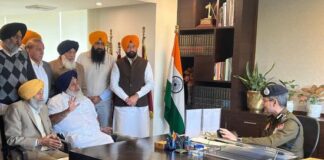 ਸੁਖਬੀਰ ਬਾਦਲ ਵੱਲੋਂ ਪੂਰੀ ਕੋਰ ਕਮੇਟੀ ਸਮੇਤ DGP ਦਫ਼ਤਰ ਦਾ ਘੇਰਾਓ; ਕਿਹਾ- ‘ਵਰਕਰਾਂ ਨੂੰ ਛੱਡੋ, ਮੈਨੂੰ ਕਰੋ ਗ੍ਰਿਫ਼ਤਾਰ’