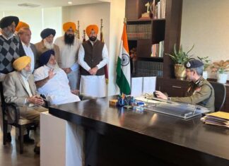 ਸੁਖਬੀਰ ਬਾਦਲ ਵੱਲੋਂ ਪੂਰੀ ਕੋਰ ਕਮੇਟੀ ਸਮੇਤ DGP ਦਫ਼ਤਰ ਦਾ ਘੇਰਾਓ; ਕਿਹਾ- ‘ਵਰਕਰਾਂ ਨੂੰ ਛੱਡੋ, ਮੈਨੂੰ ਕਰੋ ਗ੍ਰਿਫ਼ਤਾਰ’