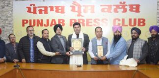 ਮੇਅਰ ਵਿਨੀਤ ਧੀਰ ਵੱਲੋਂ ਪੰਜਾਬ ਪ੍ਰੈਸ ਕਲੱਬ ਦਾ ਦੌਰਾ