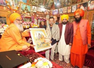 ਮਹਾ ਸ਼ਿਵਰਾਤਰੀ ਮੌਕੇ ਅਰਵਿੰਦ ਕੇਜਰੀਵਾਲ ਅਤੇ ਭਗਵੰਤ ਸਿੰਘ ਮਾਨ ਨੇ ਸ੍ਰੀ ਰਣਕੇਸ਼ਵਰ ਮਹਾਦੇਵ ਮੰਦਰ ਵਿਖੇ ਮੱਥਾ ਟੇਕਿਆ, ਪੰਜਾਬ ਦੀ ਸ਼ਾਂਤੀ ਅਤੇ ਖ਼ੁਸ਼ਹਾਲੀ ਲਈ ਕੀਤੀ ਪ੍ਰਾਰਥਨਾ