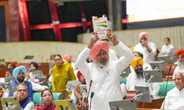 ਮਹਿਲਾਵਾਂ ਵਿਰੁੱਧ ਅਪਮਾਨਜਨਕ ਟਿੱਪਣੀਆਂ ਅਤੇ ਭੱਦੀ ਸ਼ਬਦਾਵਲੀ ਬਿਲਕੁਲ ਵੀ ਬਰਦਾਸ਼ਤ ਯੋਗ ਨਹੀਂ; ਕਾਂਗਰਸੀ ਵਿਧਾਇਕ ਸੁਖਪਾਲ ਸਿੰਘ ਖਹਿਰਾ ਤੁਰੰਤ ਮੁਆਫ਼ੀ ਮੰਗਣ: ਹਰਪਾਲ ਸਿੰਘ ਚੀਮਾ