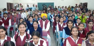 ਮੁੱਖ ਮੰਤਰੀ ਭਗਵੰਤ ਸਿੰਘ ਮਾਨ ਵੱਲੋਂ ਆਦਮਪੁਰ ਦੇ ਸਕੂਲ ਆਫ਼ ਐਮੀਨੈਂਸ ਵਿਖੇ ਵਿਦਿਆਰਥੀਆਂ ਨਾਲ ਮੁਲਾਕਾਤ