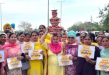 ਪੰਜਾਬ ਸਰਕਾਰ ਦੇ ਮਹਿਲਾ ਵਿੱਤੀ ਸਹਾਇਤਾ ਐਲਾਨ ਨਾਲ ਖੁਸ਼ੀ ਦੀ ਲਹਿਰ; ਪੰਜਾਬ ਭਰ ਵਿੱਚ ਔਰਤਾਂ ਨੇ ਜਾਗੋ ਕੱਢ ਕੇ ਮਨਾਈ ਖੁਸ਼ੀ