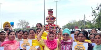 ਪੰਜਾਬ ਸਰਕਾਰ ਦੇ ਮਹਿਲਾ ਵਿੱਤੀ ਸਹਾਇਤਾ ਐਲਾਨ ਨਾਲ ਖੁਸ਼ੀ ਦੀ ਲਹਿਰ; ਪੰਜਾਬ ਭਰ ਵਿੱਚ ਔਰਤਾਂ ਨੇ ਜਾਗੋ ਕੱਢ ਕੇ ਮਨਾਈ ਖੁਸ਼ੀ