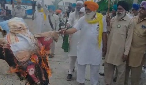 ਲਾਡੋਵਾਲ ਟੋਲ ਪਲਾਜ਼ਾ ‘ਤੇ ਕਿਸਾਨ ਮਜ਼ਦੂਰ ਮੋਰਚੇ ਵੱਲੋਂ ਅਮਿਤ ਸ਼ਾਹ ਦਾ ਪੁਤਲਾ ਫੂਕ ਕੇ ਰੋਸ਼ ਪ੍ਰਦਰਸ਼ਨ