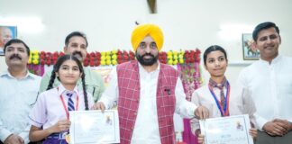 ਮੁੱਖ ਮੰਤਰੀ ਭਗਵੰਤ ਸਿੰਘ ਮਾਨ ਵੱਲੋਂ ਆਦਮਪੁਰ ਦੇ ਸਕੂਲ ਆਫ਼ ਐਮੀਨੈਂਸ ਵਿਖੇ ਵਿਦਿਆਰਥੀਆਂ ਨਾਲ ਮੁਲਾਕਾਤ